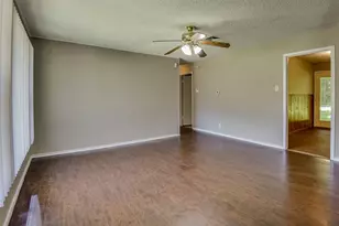 607 N Wood St, Cleburne, TX 76033 - Photo 18