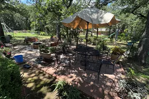 102 Shady Oak Rd, Keene, TX 76059 - Photo 22