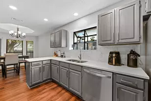 2530 Seven Hills Dr, Grand Prairie, TX 75052 - Photo 8