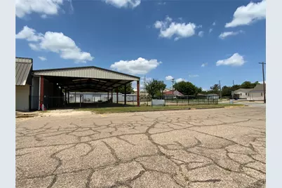405 E Commerce Street, Mexia, TX 76667 - Photo 8