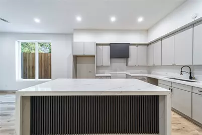 908 S Ewing Avenue, Dallas, TX 75203 - Photo 1