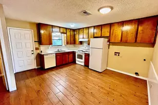 400 Amber Ln, Crowley, TX 76036 - Photo 10