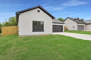 409 N Dallas St, Rice, TX 75155 - Photo 2