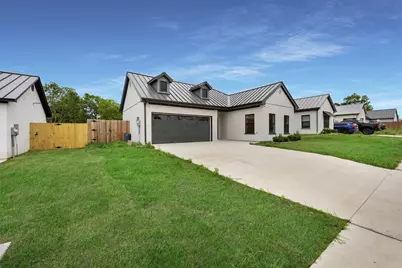 407 N Dallas Street, Rice, TX 75155 - Photo 2