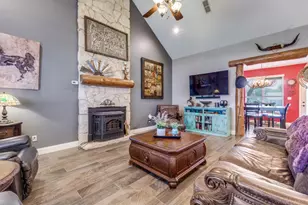 225 Pear Tree Ln, Collinsville, TX 76233 - Photo 6