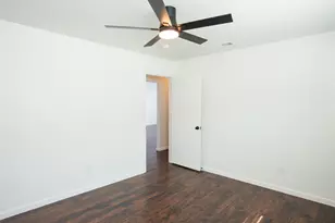 2214 Roundrock Dr, Carrollton, TX 75007 - Photo 14