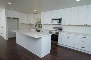 2214 Roundrock Dr, Carrollton, TX 75007 - Photo 4