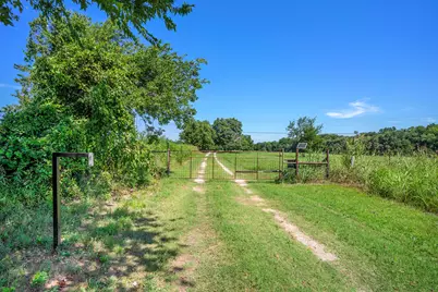 8855 County Road 107, Grandview, TX 76050 - Photo 6