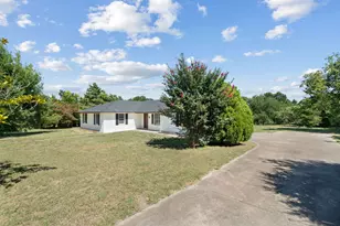 102 Lakecrest Pl, Waxahachie, TX 75165 - Photo 2