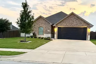 1610 Summercrest Dr, Cleburne, TX 76033 - Photo 1