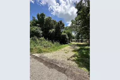 2917 Cedarbrush Street, Granbury, TX 76048 - Photo 2