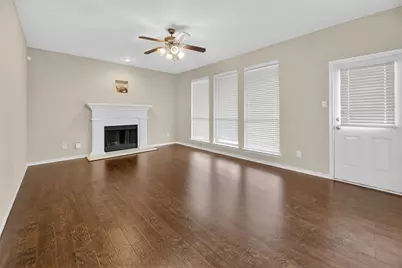 2904 Crystal Way, Grand Prairie, TX 75052 - Photo 6