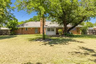 148 Royal Ln, Commerce, TX 75428 - Photo 32