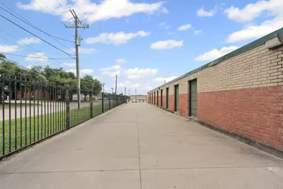 1433 N Plaza Drive, Granbury, TX 76048 - Photo 16