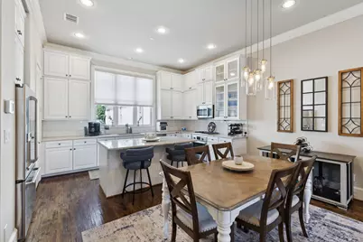 561 S Cesar Chavez Boulevard, Dallas, TX 75201 - Photo 1