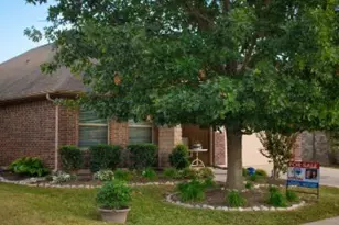 1004 Vintage Ave, Gainesville, TX 76240 - Photo 2