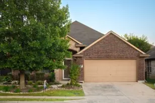 1004 Vintage Ave, Gainesville, TX 76240 - Photo 1