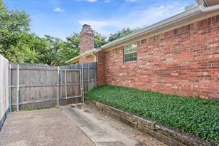 301 Village Cir, Waco, TX 76710 - Photo 32