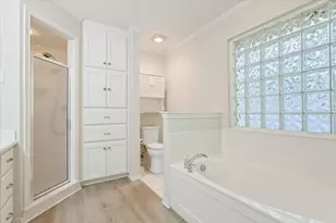 301 Village Cir, Waco, TX 76710 - Photo 22