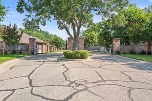 301 Village Cir, Waco, TX 76710 - Photo 32