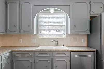 601 Ivy Ann Drive, Woodway, TX 76712 - Photo 8