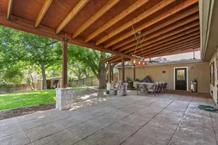 601 Ivy Ann Dr, Woodway, TX 76712 - Photo 2