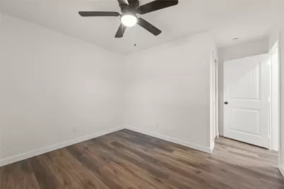 729 W Grenoble Drive, Grand Prairie, TX 75052 - Photo 18