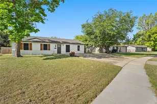 729 W Grenoble Dr, Grand Prairie, TX 75052 - Photo 4