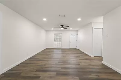 729 W Grenoble Drive, Grand Prairie, TX 75052 - Photo 8