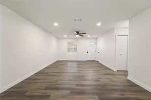 729 W Grenoble Dr, Grand Prairie, TX 75052 - Photo 8