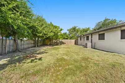 729 W Grenoble Drive, Grand Prairie, TX 75052 - Photo 28