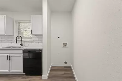 729 W Grenoble Drive, Grand Prairie, TX 75052 - Photo 14