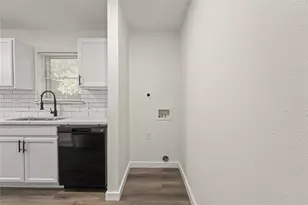 729 W Grenoble Dr, Grand Prairie, TX 75052 - Photo 14