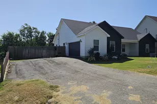 5874 Bear Creek Dr E, Fort Worth, TX 76126 - Photo 2