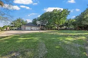2021 Pebble Brook Cir, McGregor, TX 76657 - Photo 38