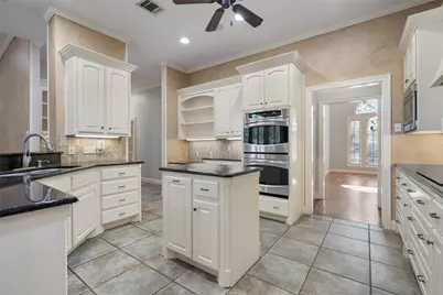 2021 Pebble Brook Circle, McGregor, TX 76657 - Photo 14