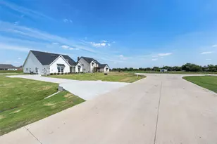 12108 Crystal Dr, Krum, TX 76249 - Photo 6