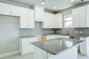 572 Hutchinson Ln, Lewisville, TX 75077 - Photo 2