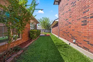 1409 Golden Gate Dr, Carrollton, TX 75007 - Photo 22