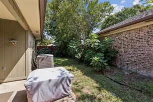 9809 Chandler Ct, Dallas, TX 75243 - Photo 22