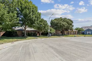 9809 Chandler Ct, Dallas, TX 75243 - Photo 8