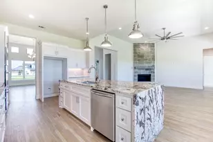 1407 Deerfield Dr, Wills Point, TX 75169 - Photo 2