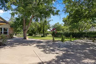 8901 Magnolia Vale Dr, Granbury, TX 76049 - Photo 28