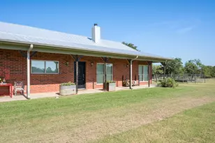 510 S Swanson Rd, Mineral Wells, TX 76067 - Photo 1