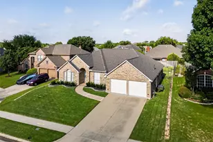4611 Paddington Ln, Grand Prairie, TX 75052 - Photo 2