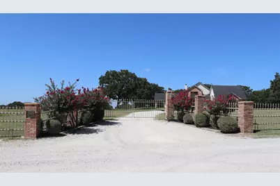 2642 Huddleston, Sunset, TX 76270 - Photo 4