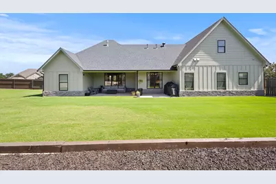 1611 N Mason Street, Bowie, TX 76230 - Photo 32