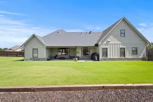 1611 N Mason St, Bowie, TX 76230 - Photo 32