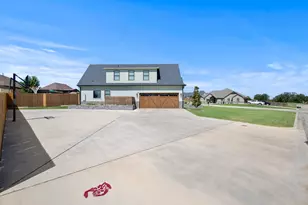 1611 N Mason St, Bowie, TX 76230 - Photo 40