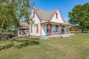 392 Mt Pleasant Rd, Valley View, TX 76272 - Photo 2